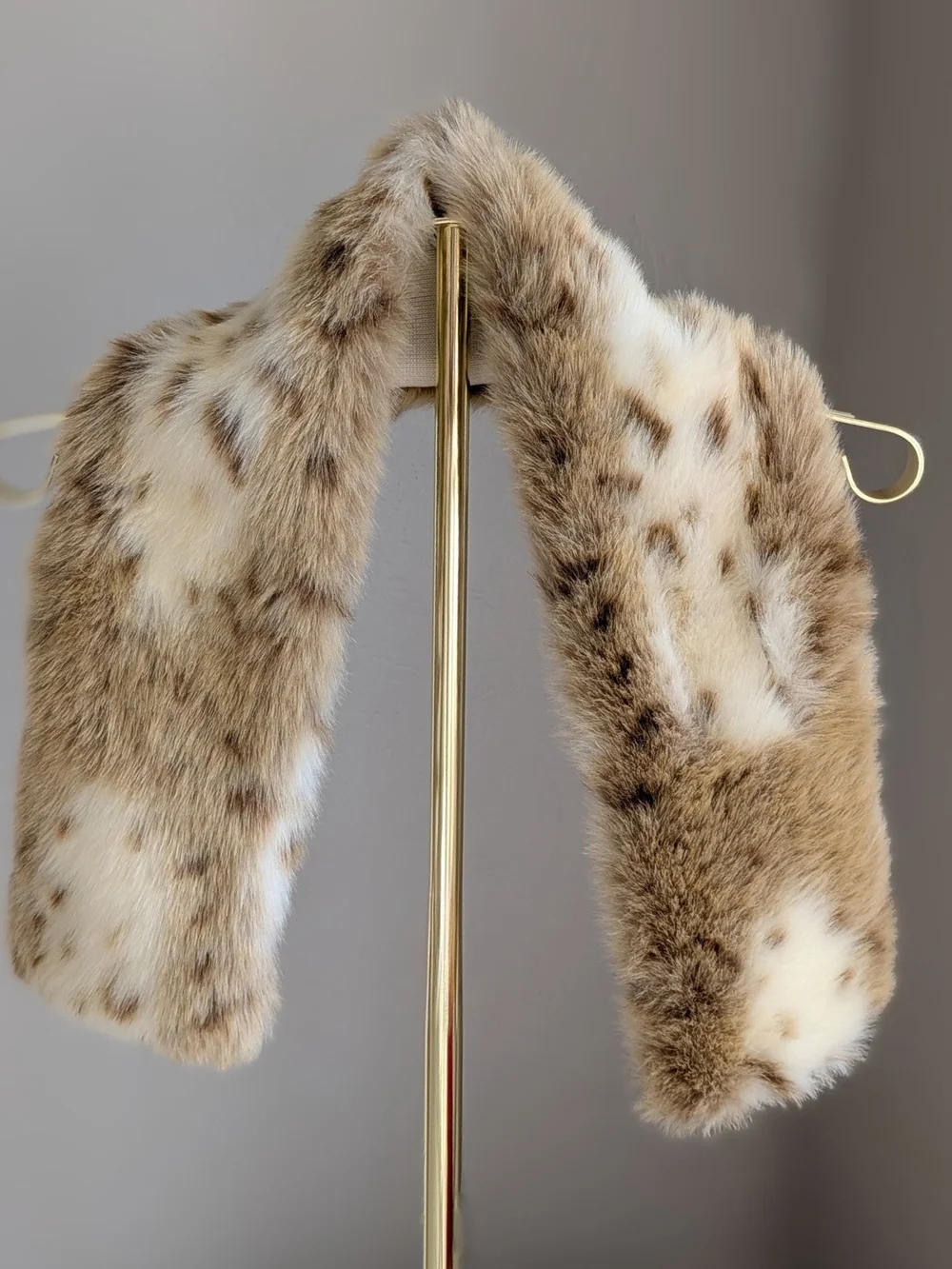 Dillard's Preston & York Faux Fur Scarf in Cream and Brown